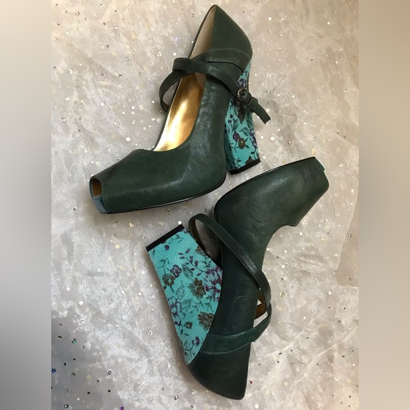 Zinc, Green leather , open toe, floral high heels - Picture 1 of 7